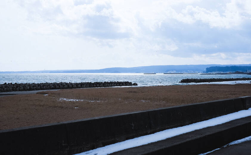 あみだ湯の前の海岸の様子